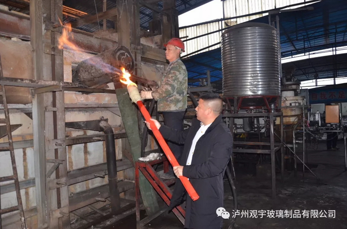 泸州玻璃酒瓶.png 泸州玻璃酒瓶.png