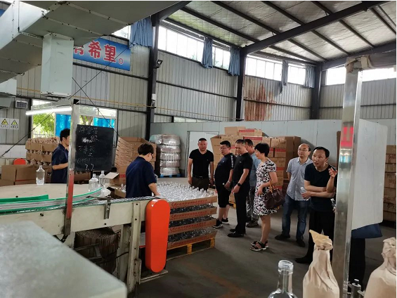 泸州玻璃酒瓶.png 泸州玻璃酒瓶.png