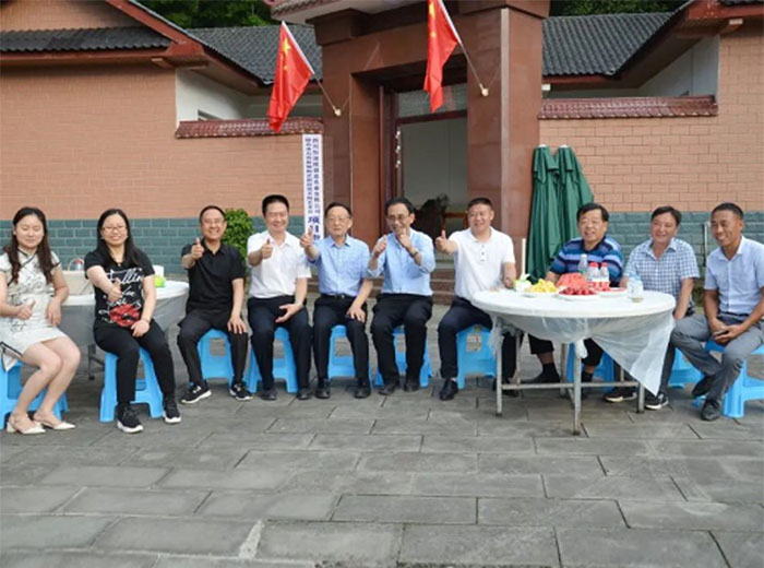 中国三农产业发展研究院专家组莅临华体会在线官网集团调研指导工作