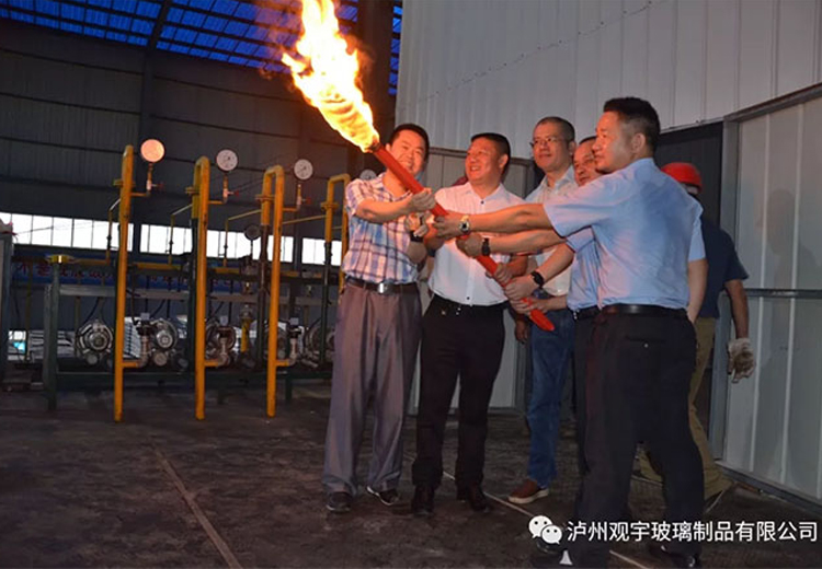 华体会在线官网玻璃三车间点火仪式隆重举行