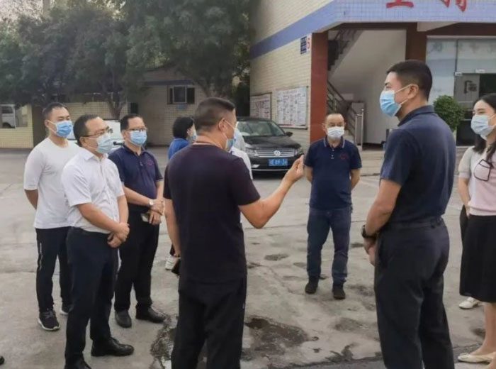 泸县县委书记肖刚一行莅临华体会在线官网集团总部基地调研