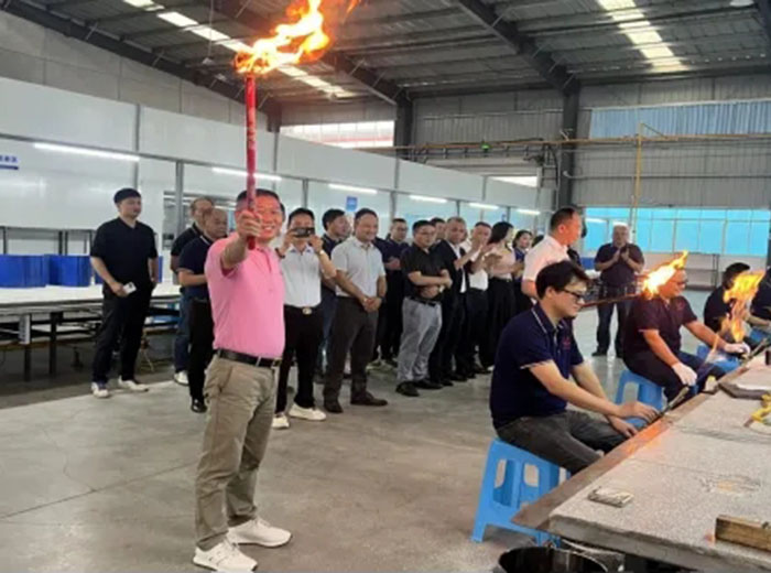 喜讯｜华体会在线官网集团艺术玻璃精工车间生产线点火投产